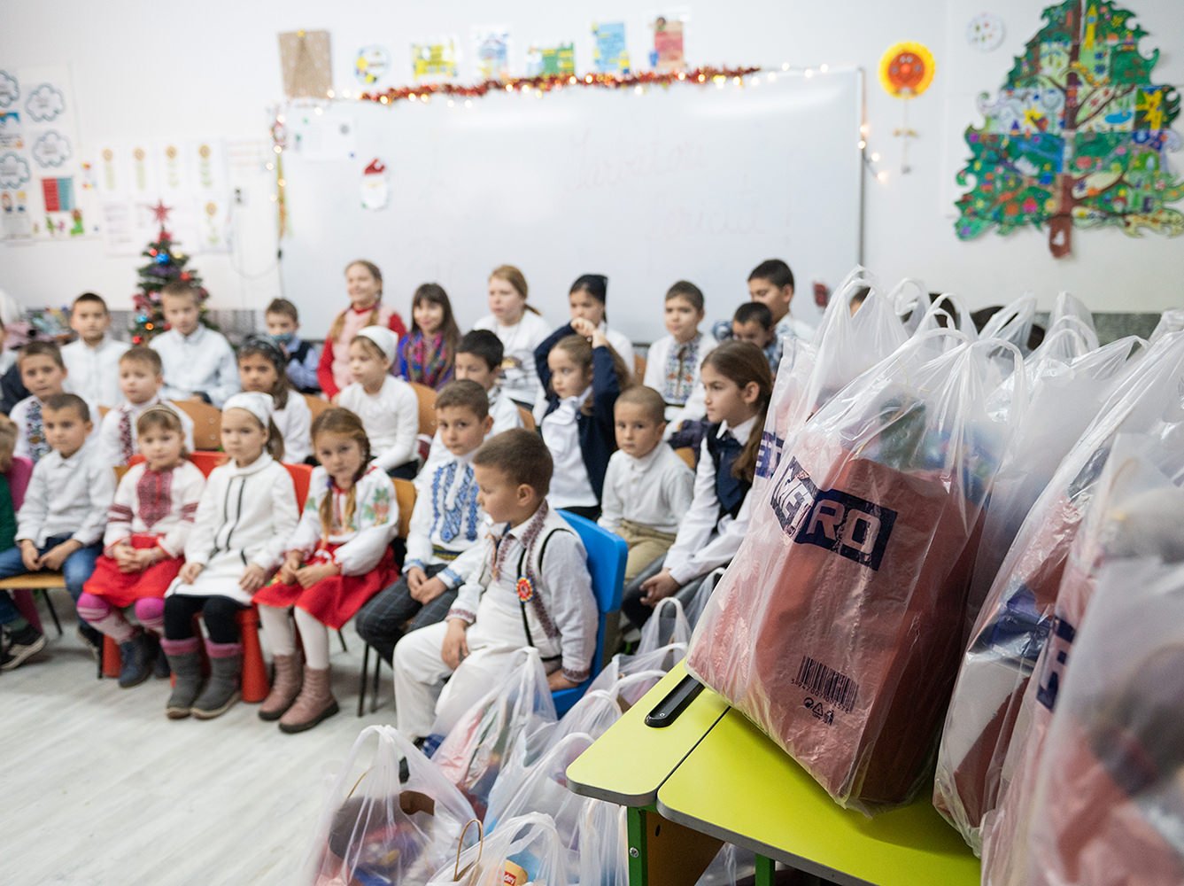 Momente de bucurie pentru cei 52 de copii de la Școala Primară Osoi